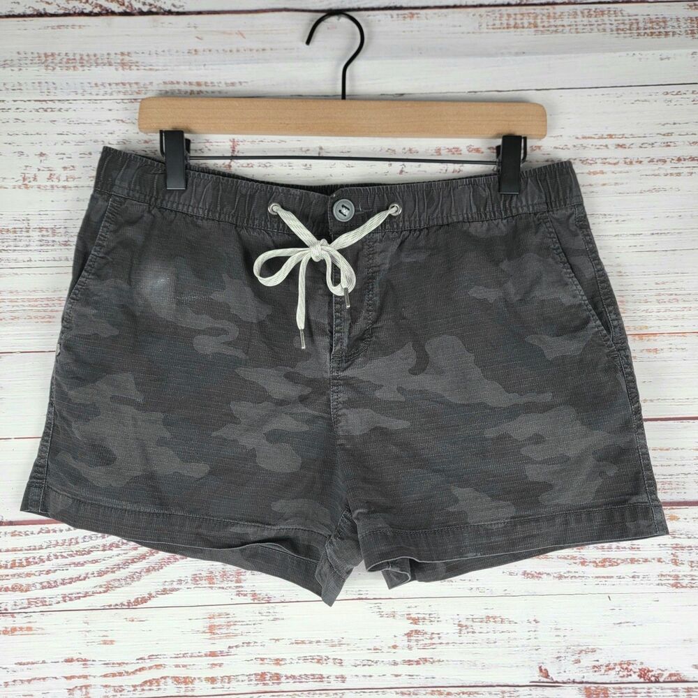 Vuori Women's Size L Large Shorts Black Camo Ripstop *Flaw* Style VW364
